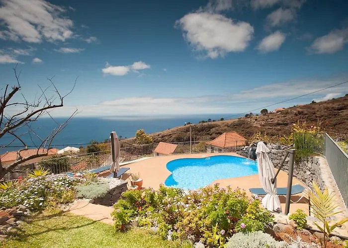 Дом отдыха Banda Do Sol Self Catering Estreito Da Calheta